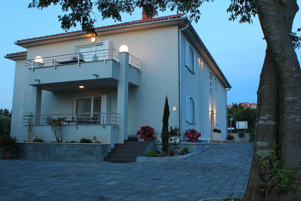 Apartments Villa Mantinela Malinska Exteriör bild