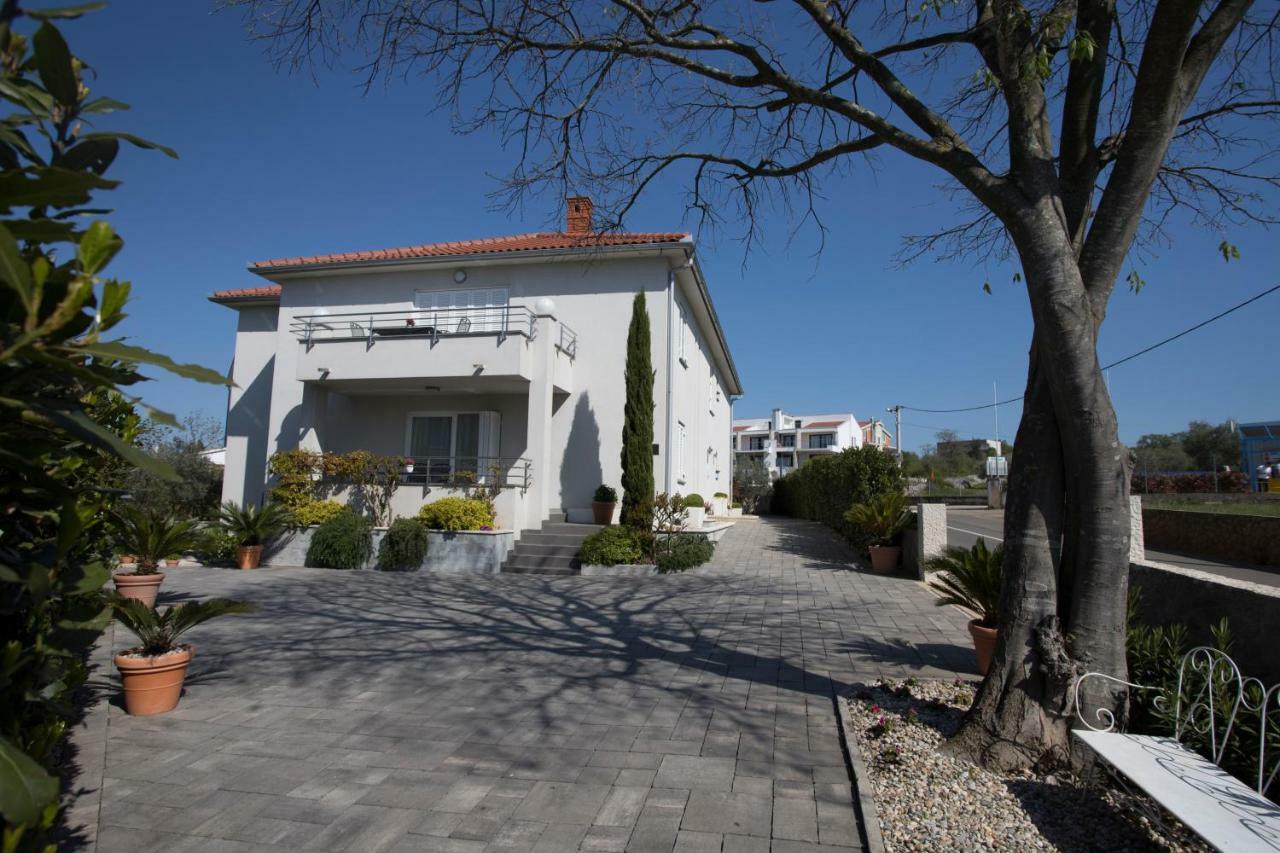 Apartments Villa Mantinela Malinska Exteriör bild