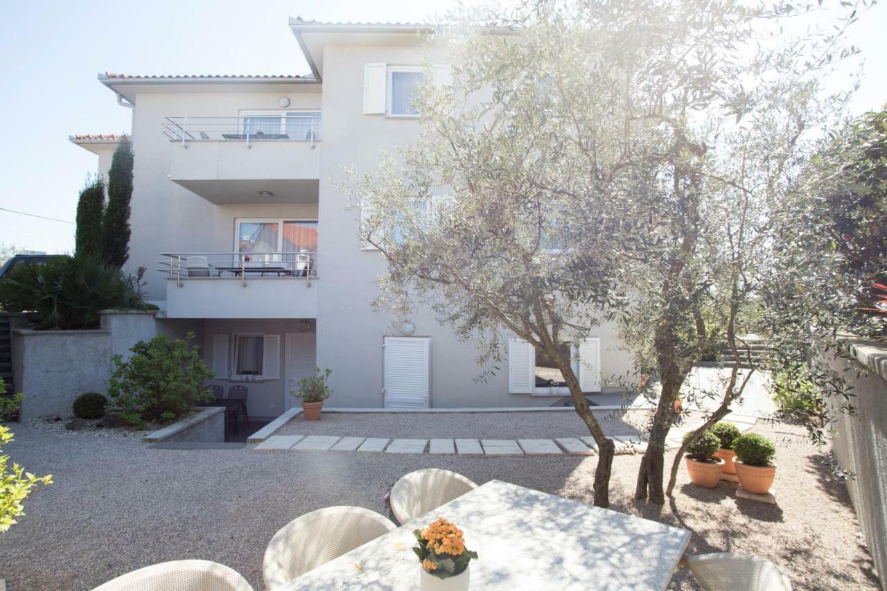 Apartments Villa Mantinela Malinska Exteriör bild